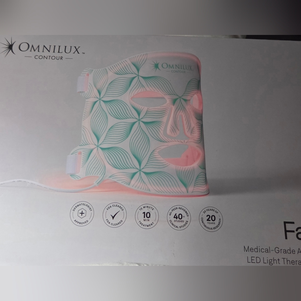 Omnilux Contour LED Face Mask - White and Green - Picture 7 of 7